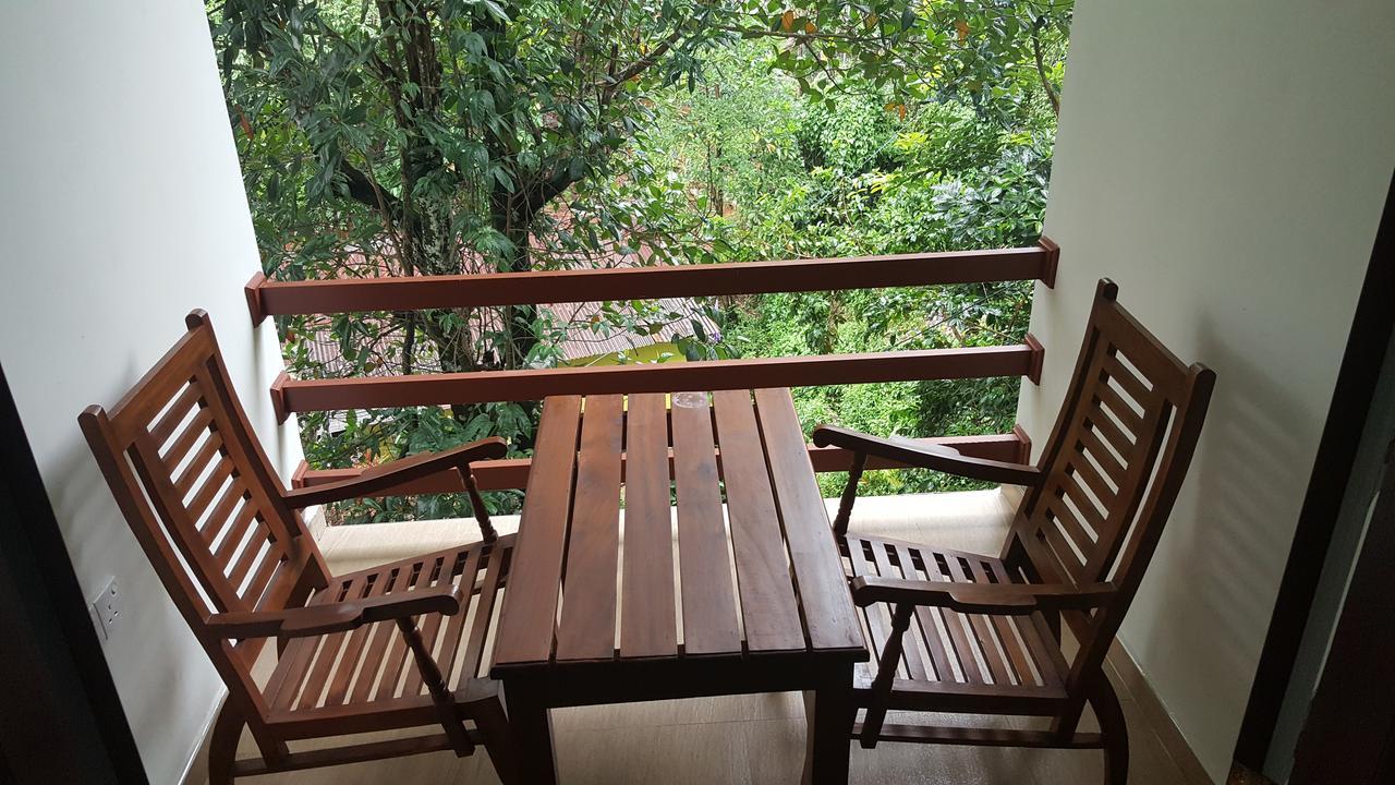 נלת'אניה Delhousie Hotel מראה חיצוני תמונה